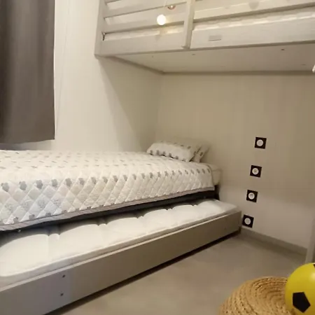 Charmant Cottage בקתה